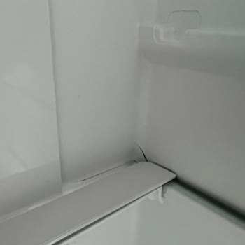 Fabrika Çıkışlı Defolu Buzdolabının Ücretsiz Değişimi Gerekiyor