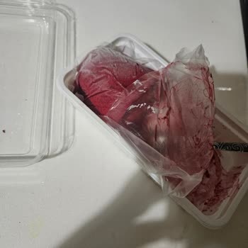 Harras Vişneli Sorbe Ürünün İçinde Sert Taş Parçası