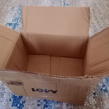 A101'den Gelen Ütü Paketi Özensiz Ve Hasarlı Şekilde Teslim Edildi