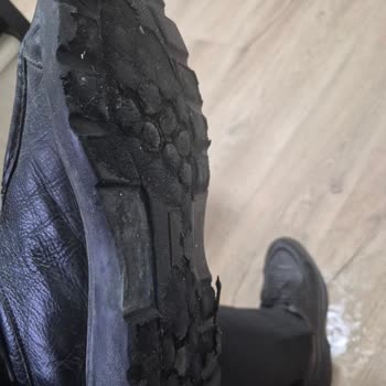 Ayakkabı Tabanı Kısa Sürede Bozuldu, Agah Ayakkabı'da Yanıt Vermiyor