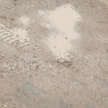 Köseköy Mahallesinde Kazı Sonrası Yol Çamur Dolu Ve Çukurlu, Araçlara Zarar Veriyor