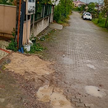 Köseköy Mahallesinde Kazı Sonrası Yol Çamur Dolu Ve Çukurlu, Araçlara Zarar Veriyor