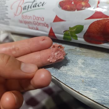 Baştacı Dana Sucuğun Kalitesiz Doku Ve Belirsiz Son Kullanma Tarihi