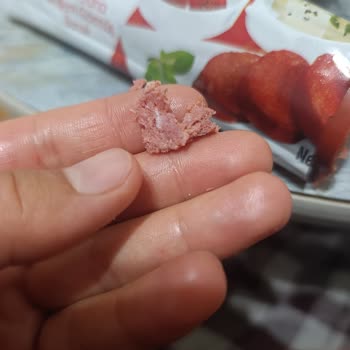 Baştacı Dana Sucuğun Kalitesiz Doku Ve Belirsiz Son Kullanma Tarihi