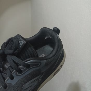 Skechers Ayakkabılarında Topuk Yarası Ve Mağaza İlgisizliği