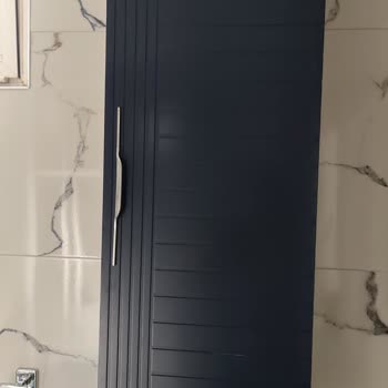 Koçtaş Banyo Dolabında Hasarlı Parça Ve Boya Soyulması