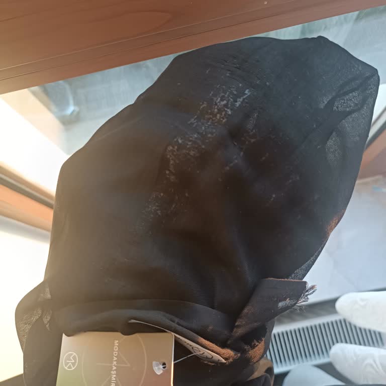 İki Defolu Şal, Tekrarlanan Mağaza Ziyareti Ve Hızlı İade Talebi
