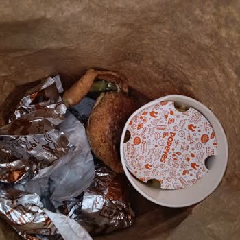 Popeyes Hamburger Paketi Hijyenik Değil, Ücret İadesi Talebi