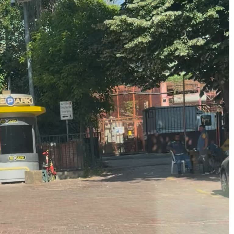İspark Personellerinin Masayla Sokak Kapatması Ve İşletme Girişini Engellemesi