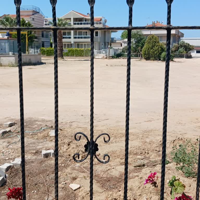 Erdek’te Altyapı Atıkları Nedeniyle Sürekli Toz Sorunu İçin Acil Temizlik Ve Yıkanma Talebi