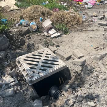 Uzunköprü Atatürk Mahallesi’nde Açık Rögar Kapakları Ve Çöp Toplanmasında Sürekli Gecikme
