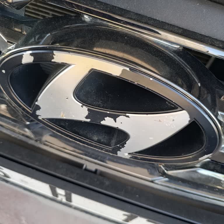 Hyundai Tucson Amblemindeki Deformasyon Garanti Kapsamında Ücretsiz Değişim İstemi