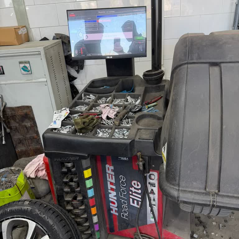 Sıfır Kilometre Mercedes'te Klima Ve Lastik Arızası, Araç Günlerce Serviste Ve Yedek Lastik Yok