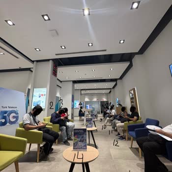 Türk Telekom Gayrettepe Şubesinde Öğle Saatlerinde Yetersiz Personel Nedeniyle Uzun Bekleme Süresi