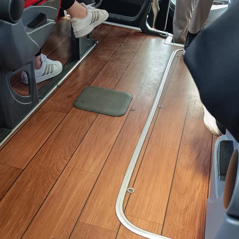 Yemek Molası Ve Tuvalet İmkanı Olmadan Uzun Otobüs Yolculuğu
