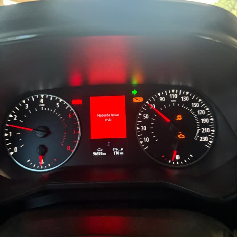 Renault Clio’da Motorda Hasar Riski Uyarısı Ve Motor Gücü Kesilmesi