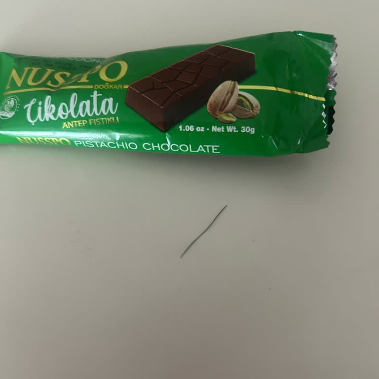 Fıstıklı Sütlü Çikolatada Tel Parçası Çıktı