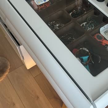 Cam Ve Çekmece Onarımı İçin Servis Gecikmesi Ve İletişimsizlik