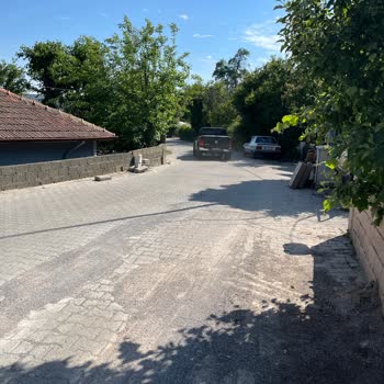 Başkent EDAŞ Panosu Yol Kenarında Lastiğimi Yırtarak Güvenliğimi Tehlikeye Attı