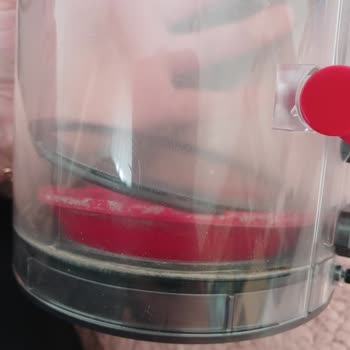 Dyson V11 İçin Yanlış Gövde Gönderilmesi Ve Hazne Hasarı Şikayeti