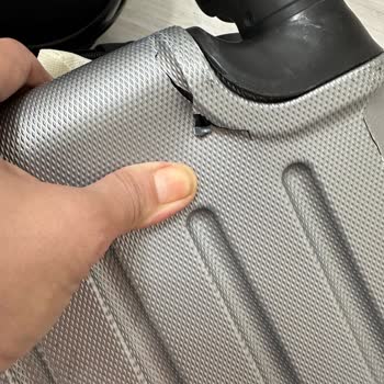 Ajet Uçuşunda Valizim Kırıldı, Havalimanı Rapor Şartı Mağduriyetimi Derinleştirdi