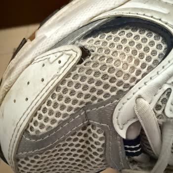 6 Ayda Ön Kısmı Açılan New Balance 530 Ayakkabımın Garanti Reddi Haksızdır