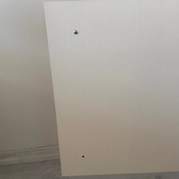 Ayıplı Dolap Kapakları Ve Geciken Sandalyeler İçin Acil Çözüm Talebi