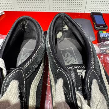 Vans Ayakkabılarda Kısa Sürede Topuk Deformasyonu Ve Dış Yüzey Tüylenmesi
