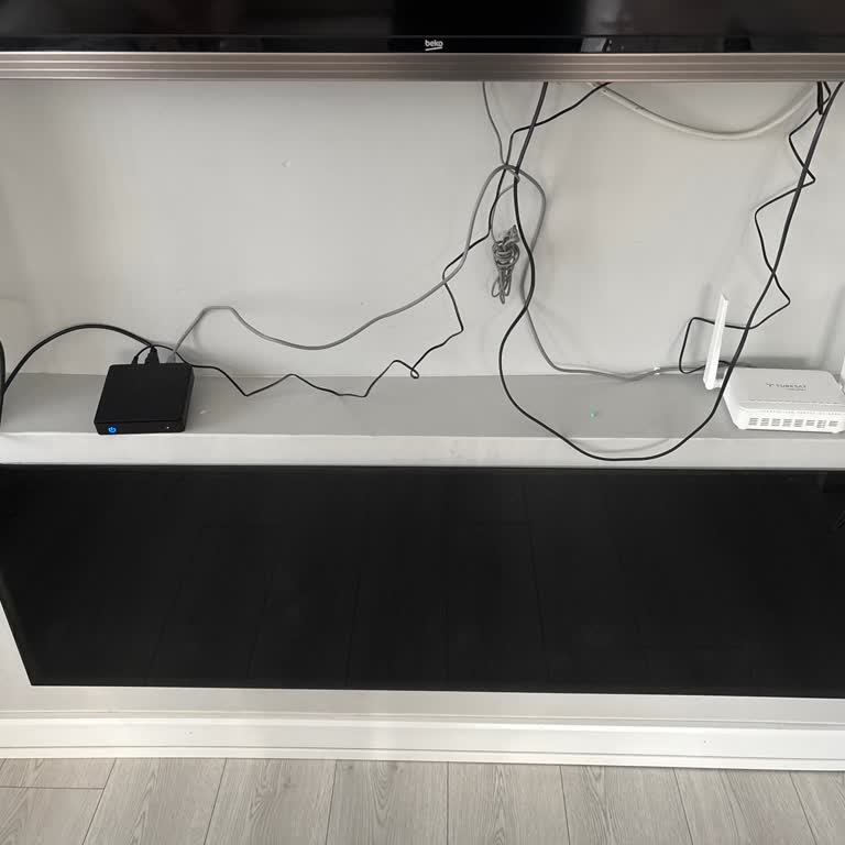 Kablo Net Modem Değişiminde Kabloları Düzensiz Bıraktı