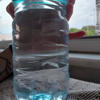 Hamidiye Su Şişesinde Poşet Parçası Tespit Edildi, Sağlık Riski Oluştu