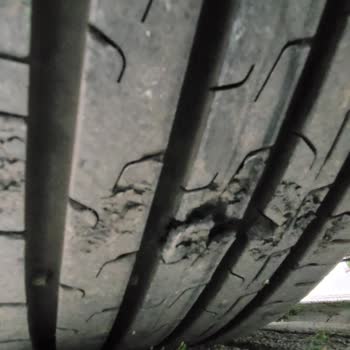 Sıfır Araçta 280 Kilometrede Çoklu Lastik Diş Atması Ve Çözüm Talebi