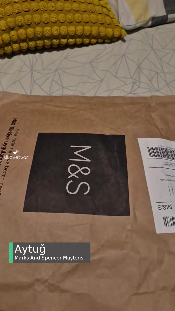 Marks And Spencer Hırka Yerine Karton Poşet Geldi!