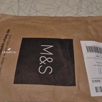 Marks And Spencer Hırka Yerine Karton Poşet Geldi!
