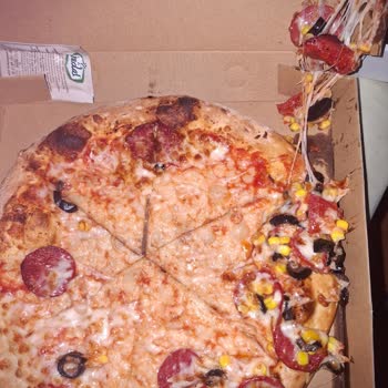 Pizza Üzerindeki Malzemeler Dağılmış Ve İade Talebim Haksızca Reddedildi