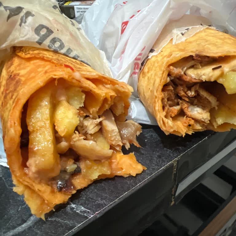 Hot Döner Bolu Şubesinden Sert Deri Parçaları Çıkan Döner İçin 450 TL İade Talebi