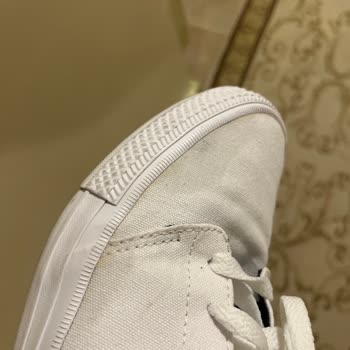 Converse Ayakkabısında Kısa Sürede Lekeler Ve Sararma