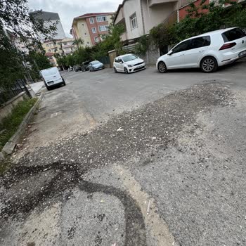 İnönü Mahallesi Yalı Sokak’taki Açıkta Bırakılan Yol Çalışması Güvenlik Ve İş Kaybına Yol Açıyor