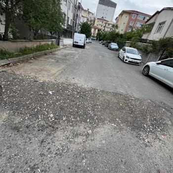 İnönü Mahallesi Yalı Sokak’taki Açıkta Bırakılan Yol Çalışması Güvenlik Ve İş Kaybına Yol Açıyor