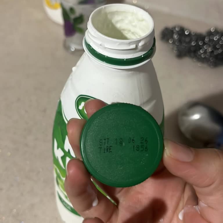 Sütaş Kaf Kefir Ürünün Kesilmiş Ve Lor Kıvamına Gelmesi