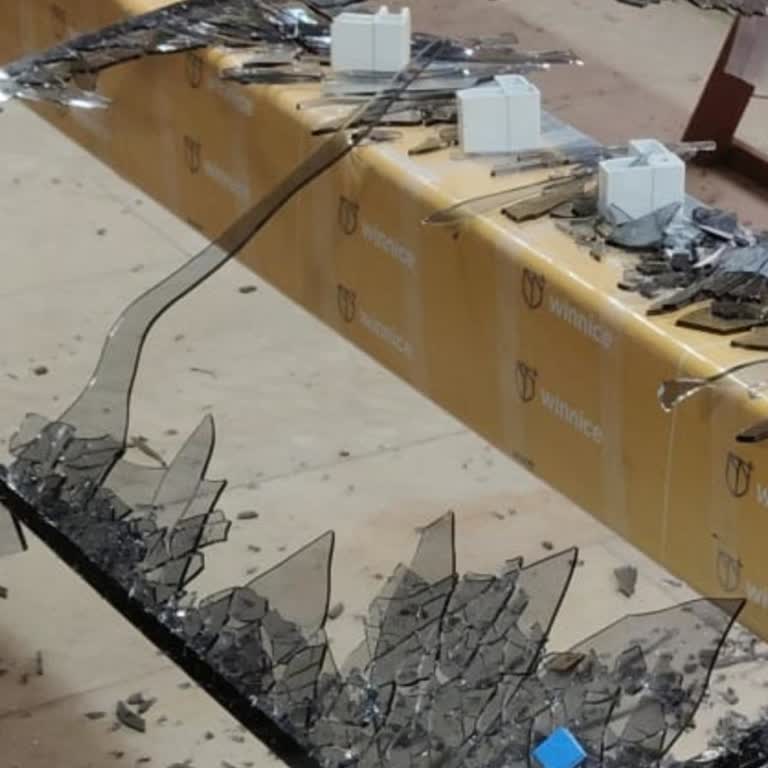 Milyonluk Cam Anlaşması Ayıplı Çıktı Şirket Çek İadesi Şartı Koyuyor