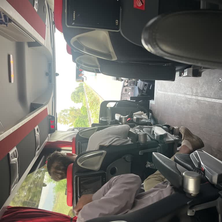 Otobüste Yanmış Elektrik Kablosu Ve Yoğun Koku, Yolcunun Tamirci Müdahalesi