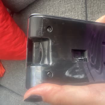 Normal Kullanımda Toz Haznesi Kırıldı, Garanti Kapsamında Değişim Talep Ediyorum