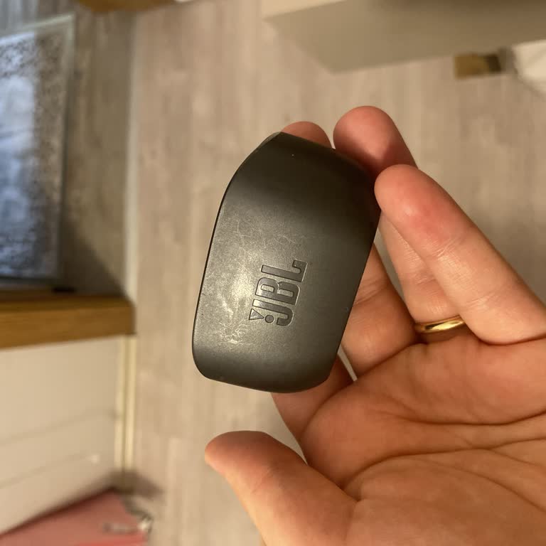 JBL Kulaklık Çalışmıyor, Yenisiyle Değiştirilmesi Veya Ücretsiz Onarımı Talep Ediyorum