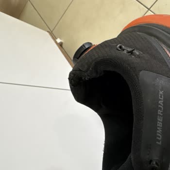Üç Hafta Sonra İç Astar Yırtılan Spor Ayakkabıda Çözüm Sunulmadı