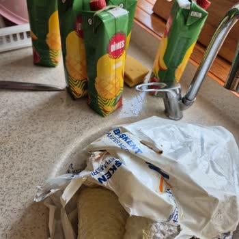 Yurtiçi Kargo'da Meyve Suyu Kargoları Patlak Çıktı