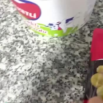 Lezita İçinden Plastiğe Benzer Siyah Bir Şey Çıktı!