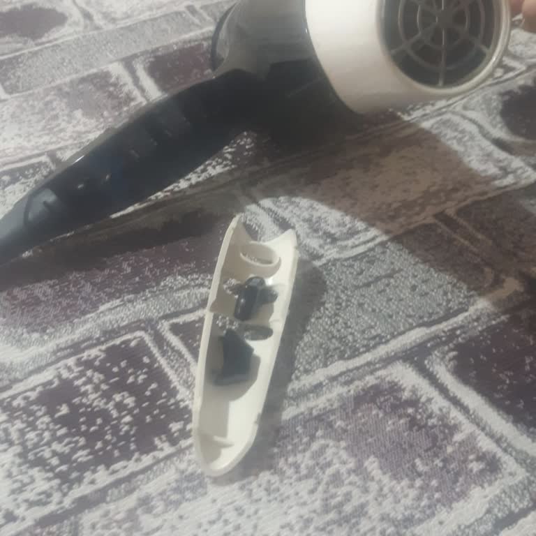 Kırık Saç Kurutma Makinesi Ve Tutanak Tutulmaması Nedeniyle PTT’den Tazminat Talebi