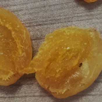 Simbat Markalı Kuru Kayısının İçinde Karınca Ve Kurt Bulunması