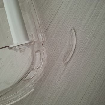 Hoover Kurutma Makinesinin Su Haznesi Kapağı Açınca Kırıldı, Ücretsiz Değişim Talebi