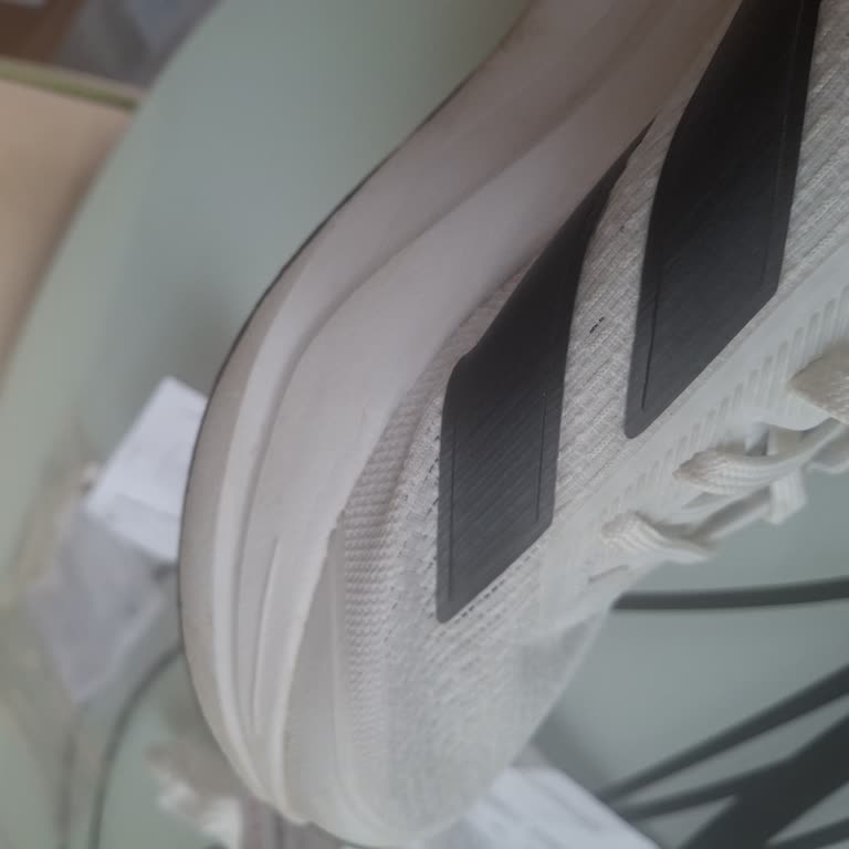 Boyner'den Aldığım Adidas Duramo SL2 Ayakkabısının İç Logolarının Kırılması Ve Ayağımda Şiddetli Şişmeye Yol Açması